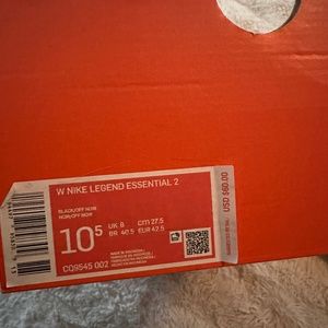 Women’s Nike shoes size 10.5 never worn